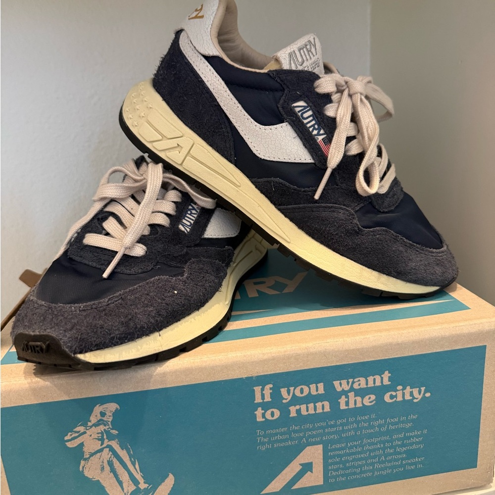 Autry Women's Navy & Cream Retro Runner Sneakers